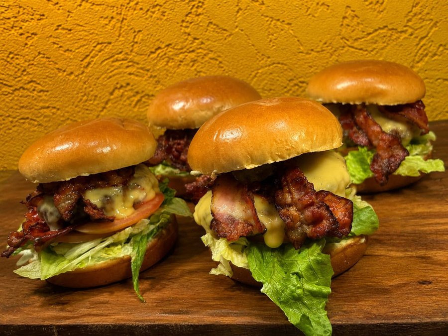 Promoção 4x Magic Bacon — Magic Burguer CWB